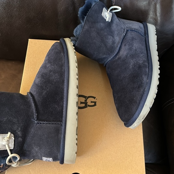 Uggs - Picture 2 of 5